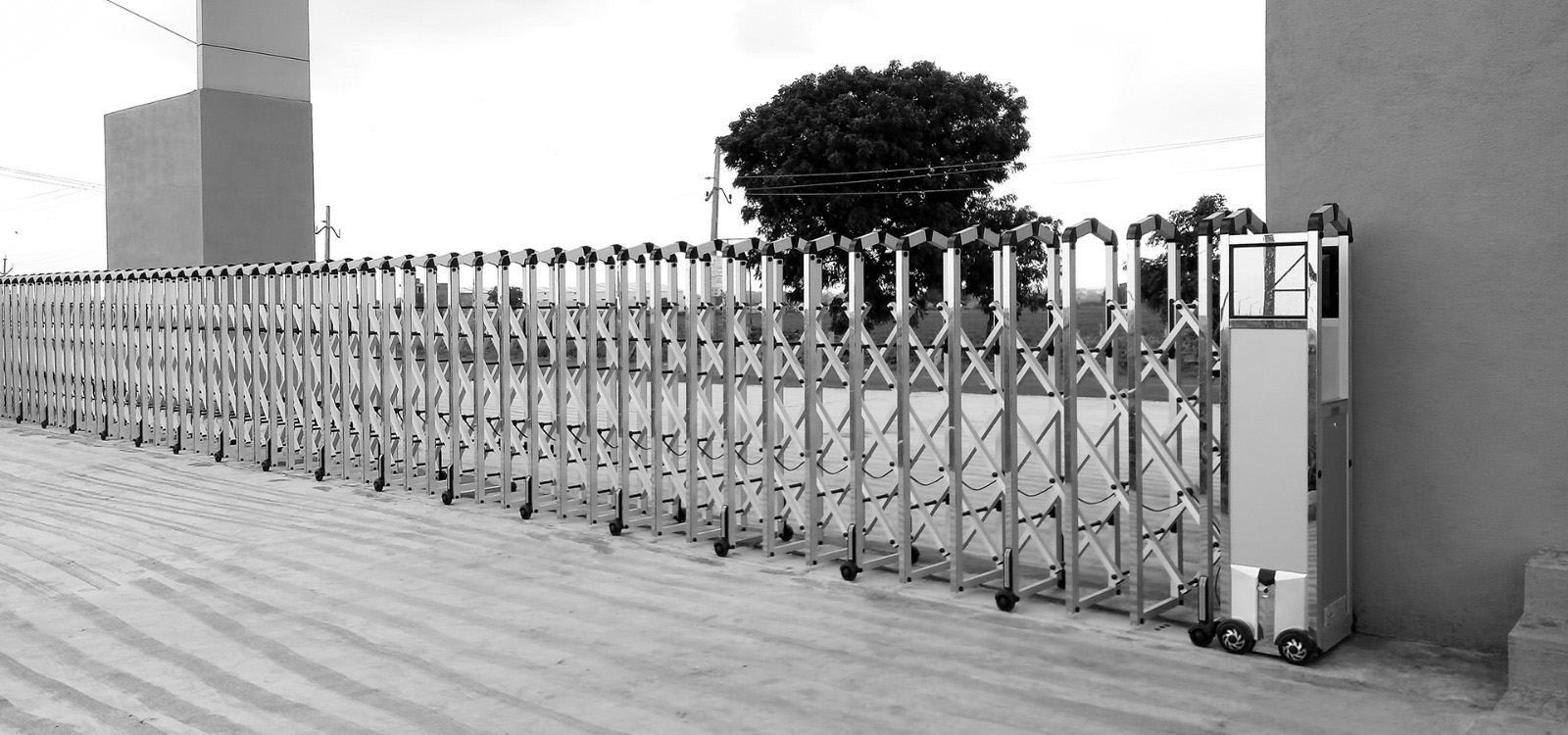 Retractable Gates